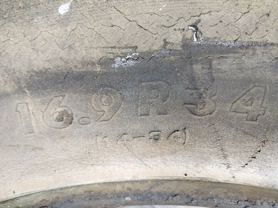 Opony 16.9 r34 oddam