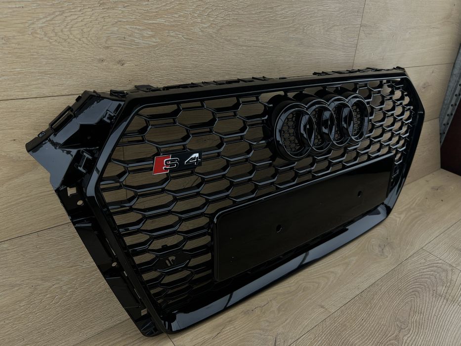 Емблема шильдик логотип значок Audi A4 S4 b6 b7 b8 b9 S-line