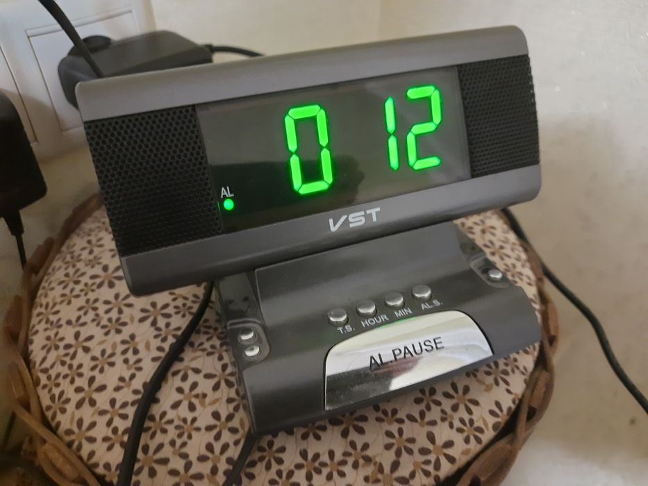 Годиник плюс радіо