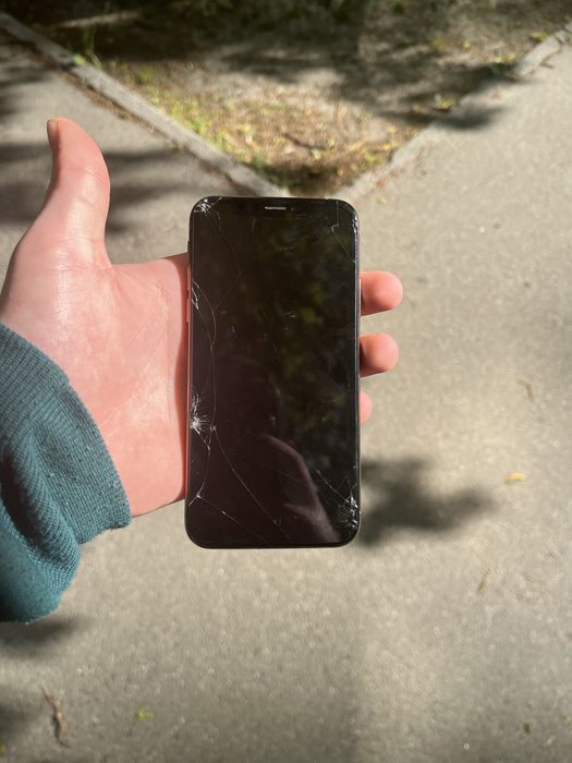 Iphone xs розбитий