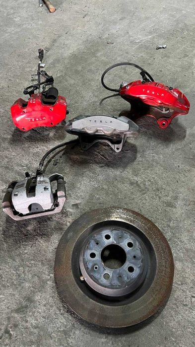 тормозні супорта і диски Tesla model 3 2018- розбірка