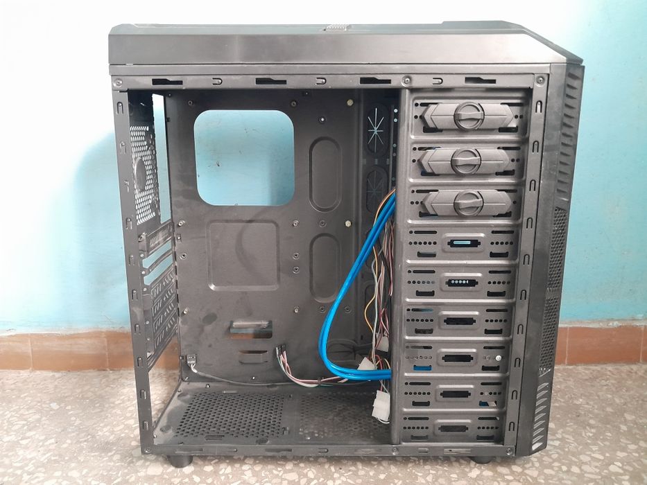 AeroCool XPredator X1 без боковых крышек