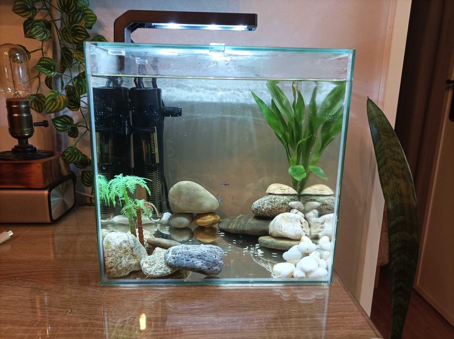 Aquário Completo Aquatlantis kubus 15l com LED, biofiltro e Aquecedor