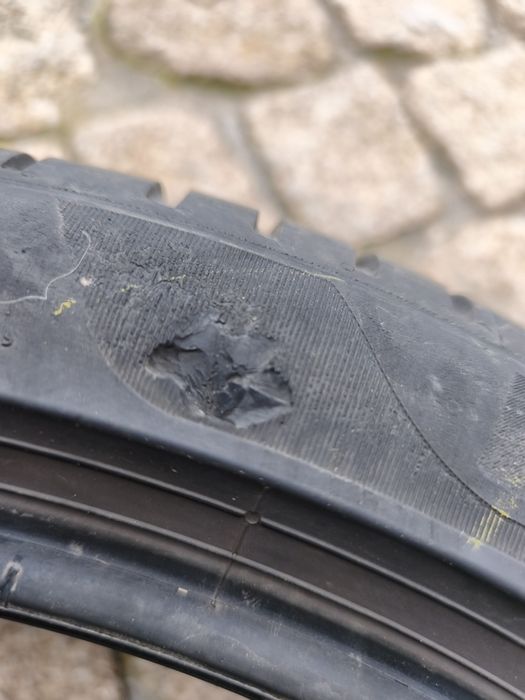 Jogo Pneus Premium 2  Pirelli e 2 Dunlop 205 45 R17  27.5eu cada