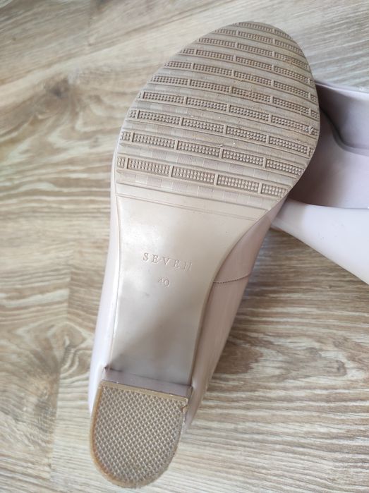 Туфлі лакові жіночі