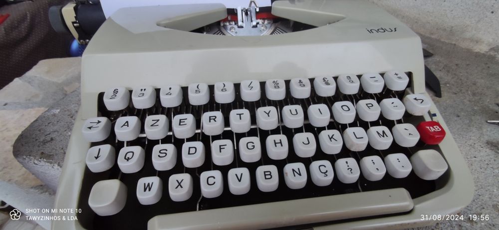 Maquina de Escrever Antiga