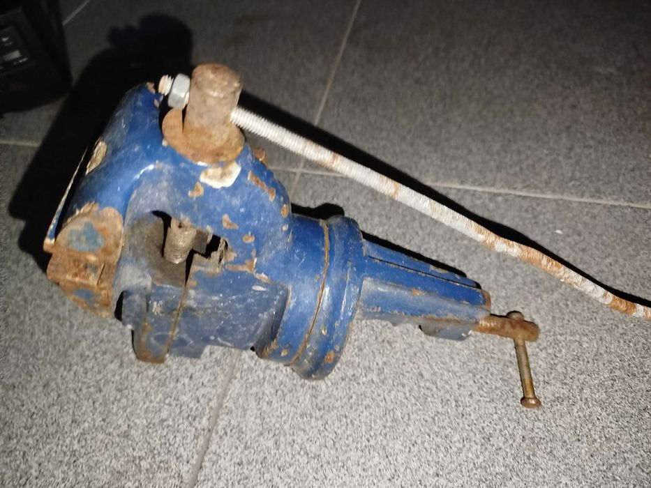 Torno em ferro,usado mas funcional.