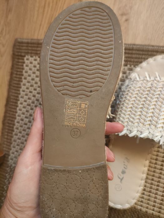 Beżowe klapki plecione, damskie,