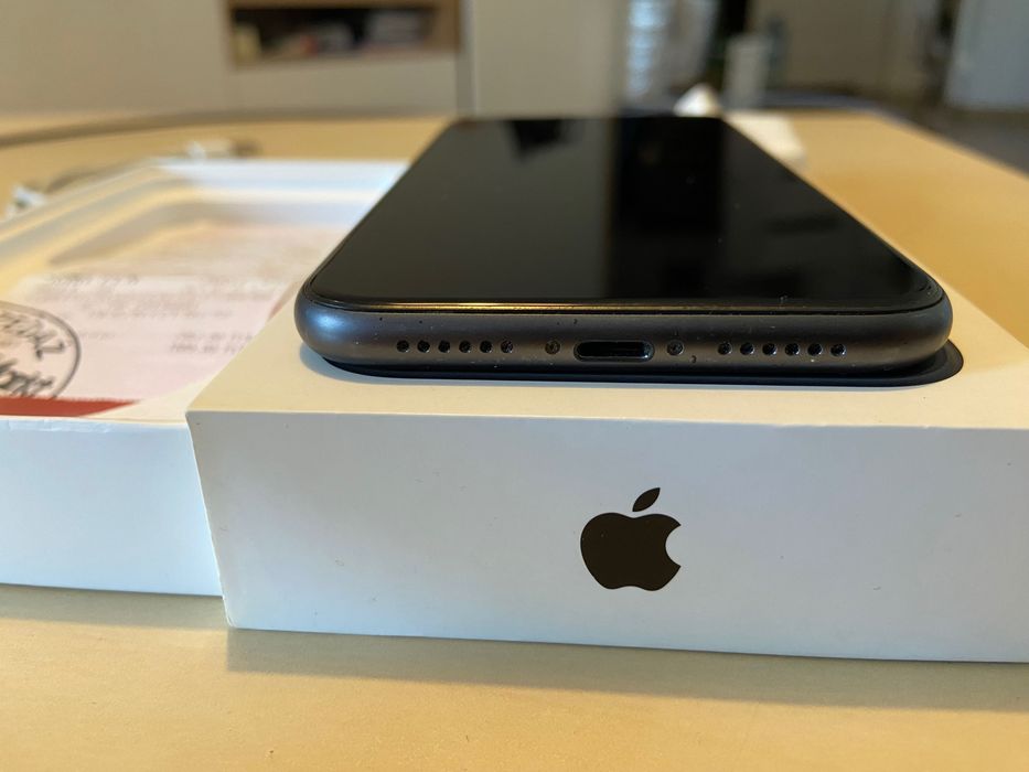 Iphone 11 64GB z oryginalnym pudełkiem, ładowarką, kablem USB, kluczyk do karty SIM