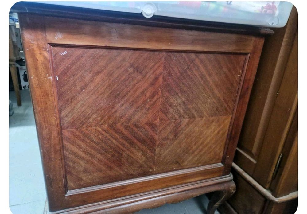 Secretária estio Queeb Anne