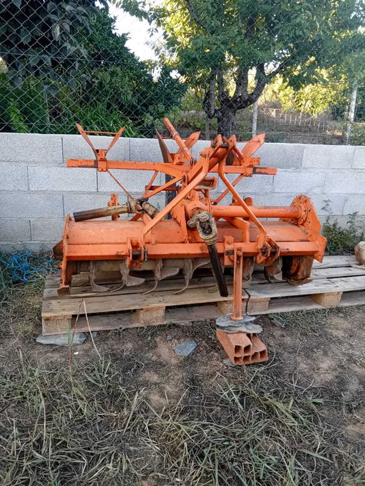 Vendo Alfaias e Reboque