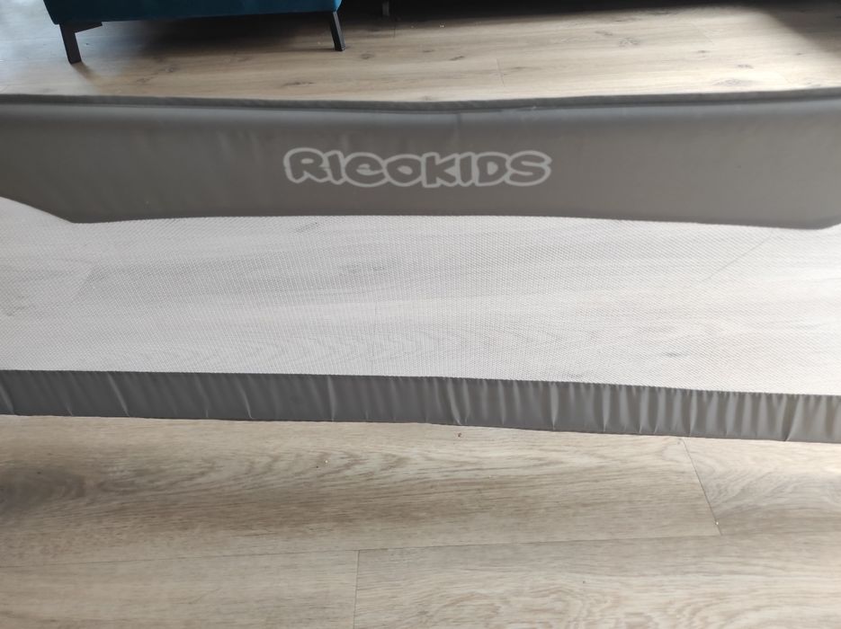 Barierka, osłona zabezpieczająca na łóżko, łóżeczko Ricokids