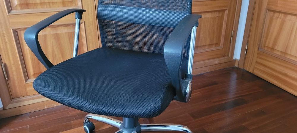 Cadeira de escritório da Staples