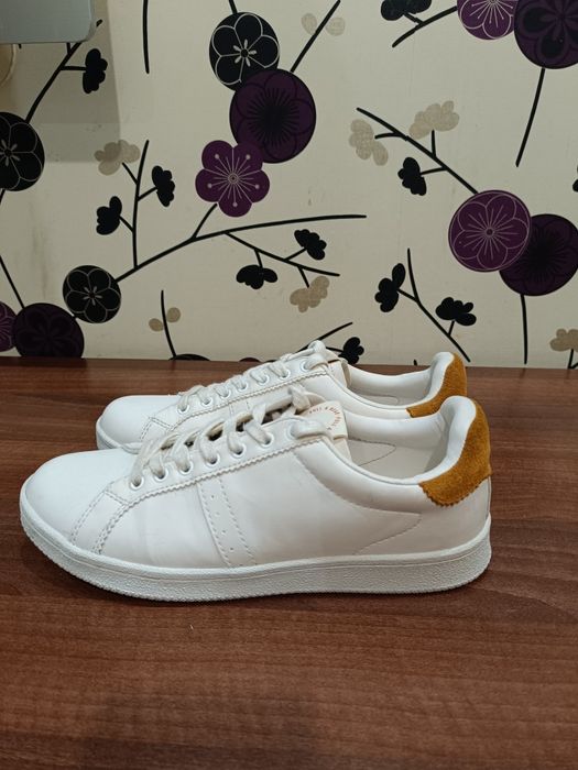 Продам кроссовки фирмы pull & bear p.39.
