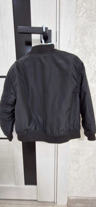 Ціна за всі три!Верхній одяг:курточка,джинсовий піджак,вітровка