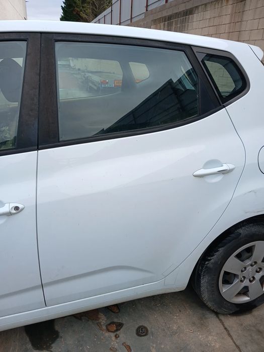 Porta trás esquerda KIA Venga Van (YN)