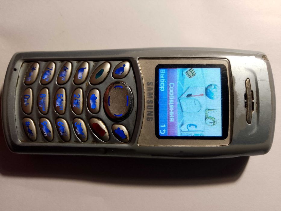 Мобильный кнопочный тел. Samsung с110 + зарядка.