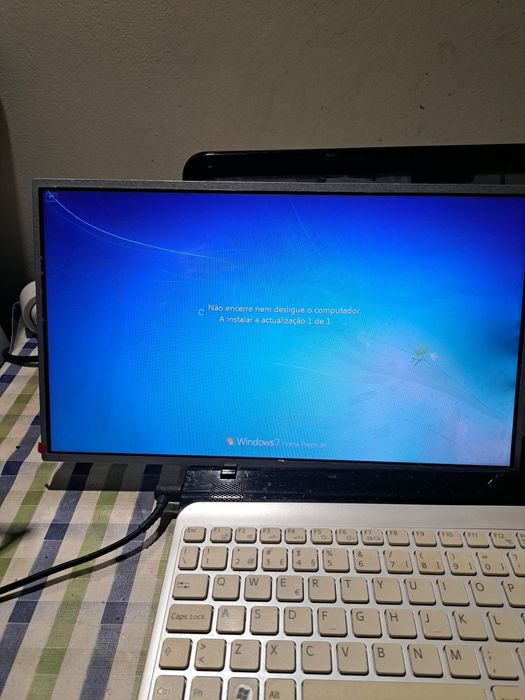 Vendo dois display de 15 6  para  sony vaio Também compatível com Toshiba .
