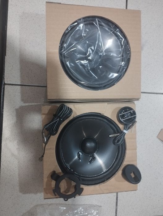 Colunas Pioneer com tiwters