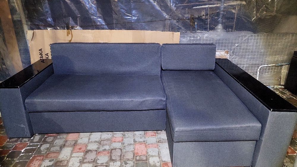 Продам диван угловой