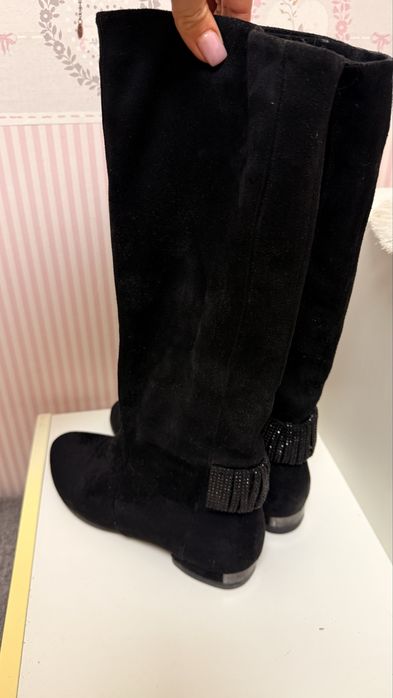 Продам замшеві жіночі чоботи 37 р
