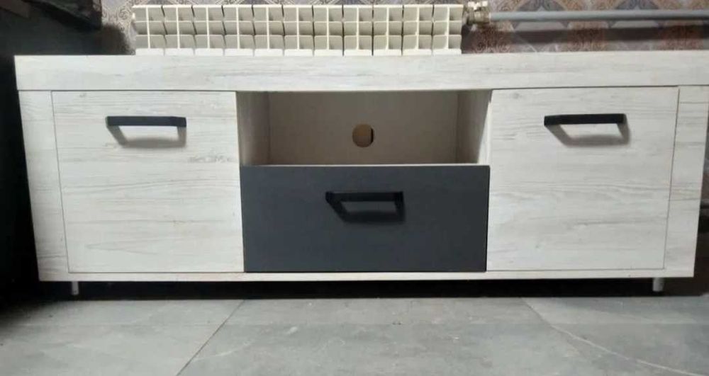 Тумба под телевизор и для AV аппаратуры.