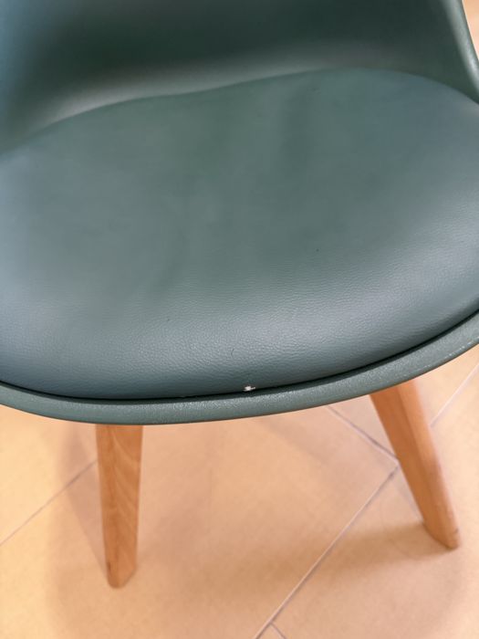 Mesa IKEA SKOGSTA com 4 cadeiras