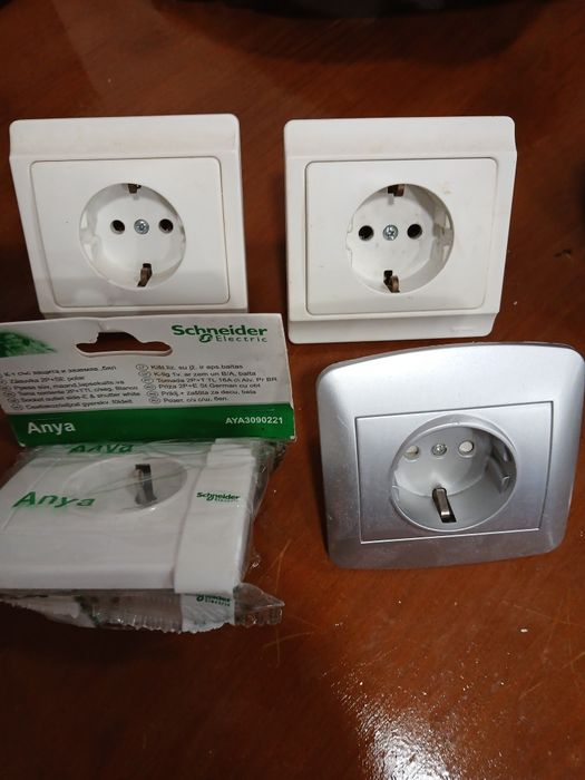 Wall Socket437799077346037761