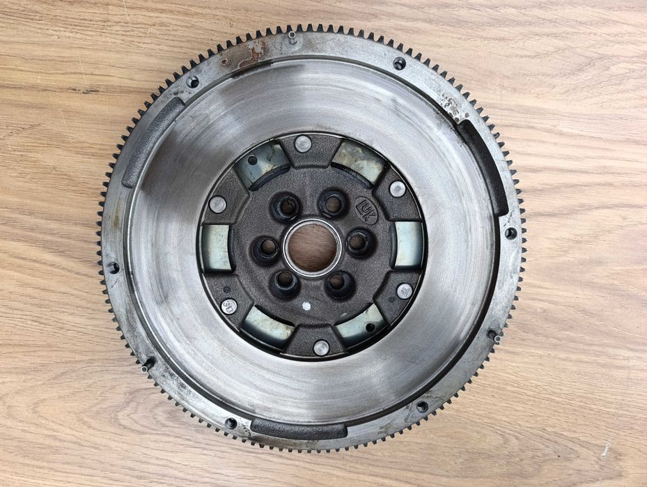 Sprzęgło  kolo  dwumasowe  2.0 Tdi LuK VW  passat  Skoda Audi Seat