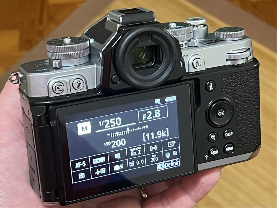 Nikon ZF Silver com 40 SE