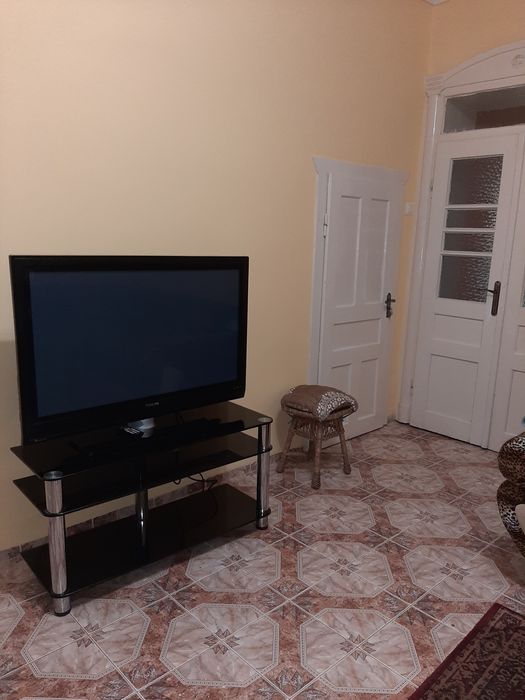 Будинок біля басейнів в центрі