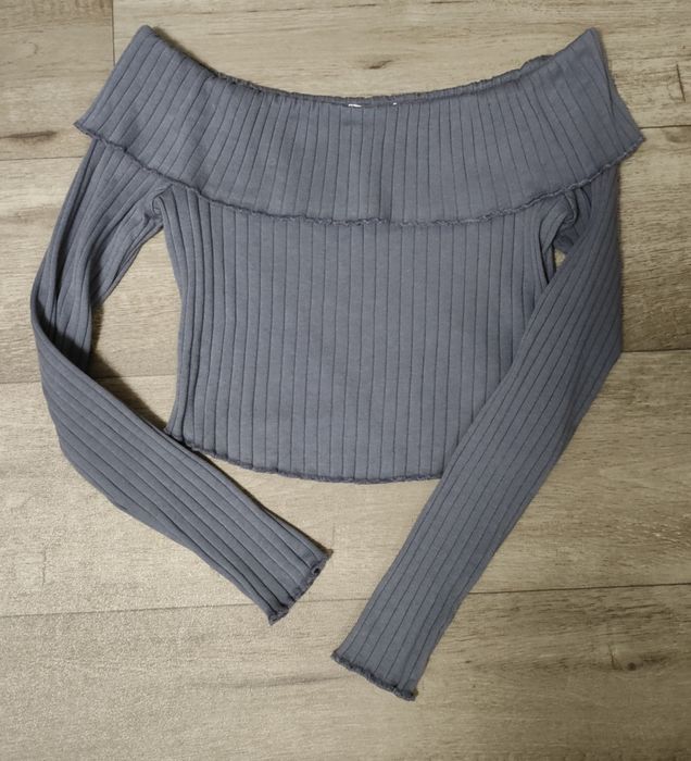 Кофта с открытыми плечами