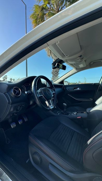 Mercedes A 180 com sistema de gravação para o telemóvel