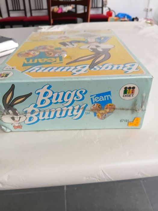 Jogo vintage Bugs Buny Team anos 80 (ainda embalado)