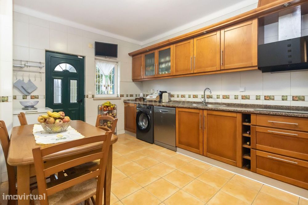 “Uma casa para viver — Moradia T4 Isolada com Jardim - Garagem - Terra