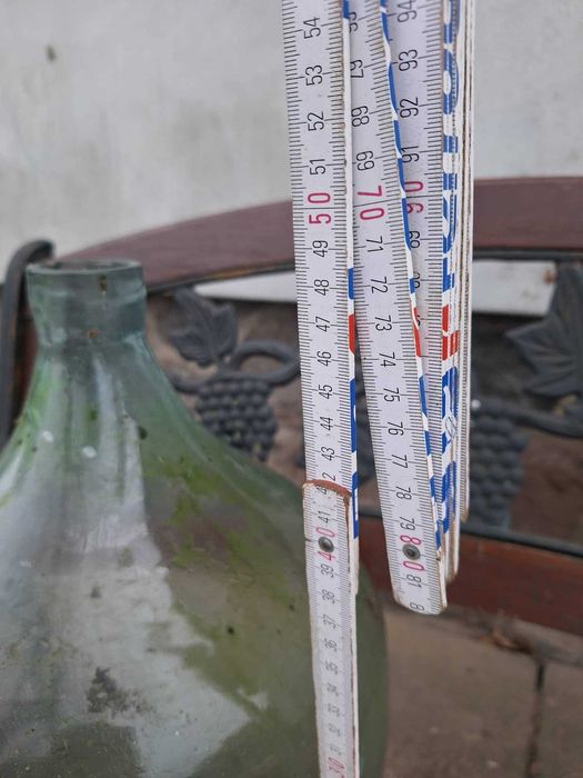 Stara butla bańka na wino.