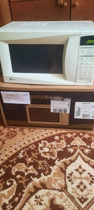 Мікрохвильова піч LG MB-3949W
