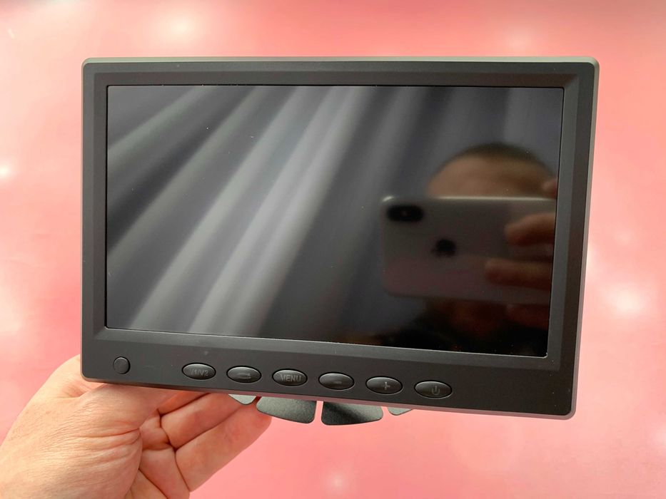 Очень качественный AHD монитор с QLED матрицей