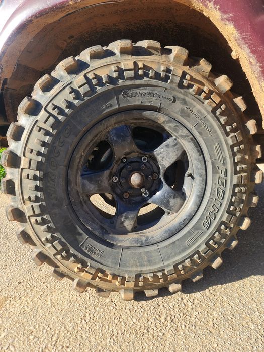 Jantes com pneus, troco por 33 12.5 r15