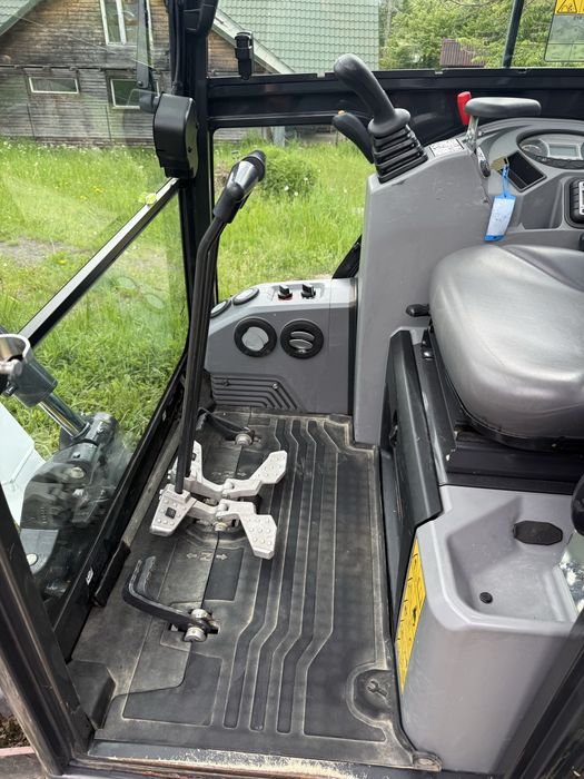 Minikoparka bobcat E19