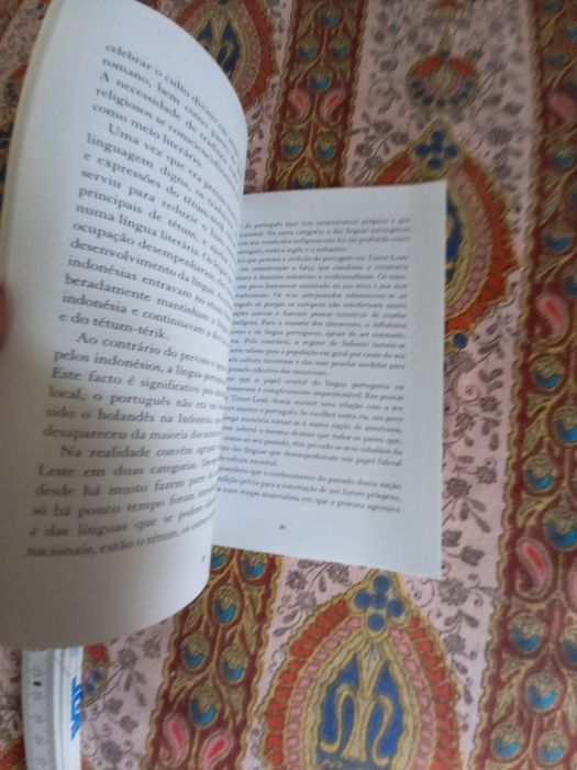 Timor Leste pequeno livro do Instituto Camões