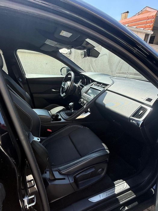 Jaguar E-pace preto