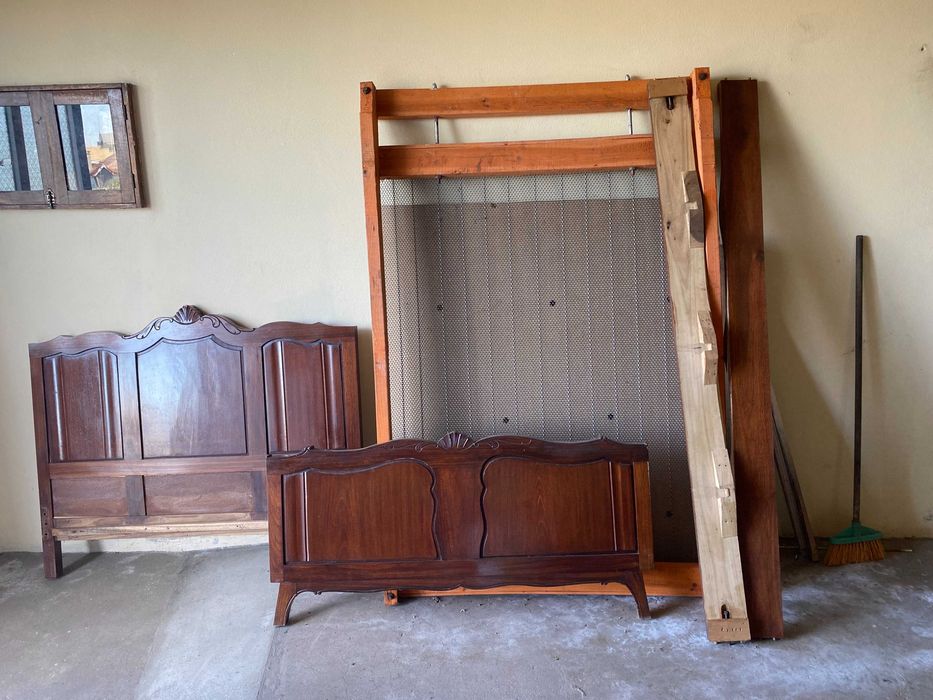 Cama antiga em bom estado