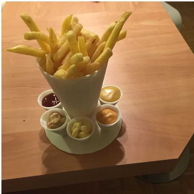 Pojemnik na frytki z sosami belgijskie ziemniaczki