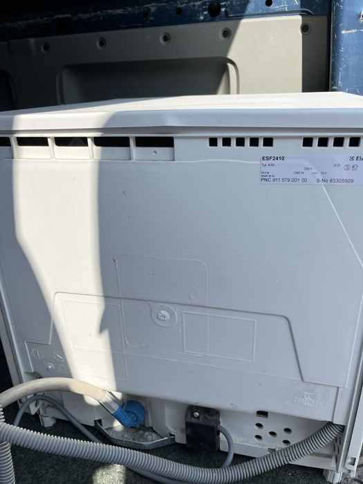 Посудомиїчна машина Електролюкс ESF2410