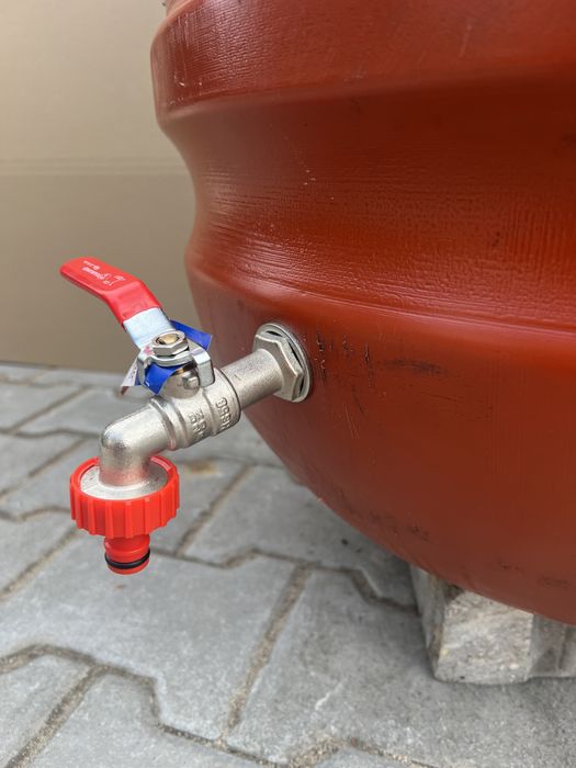 Ceglana beczka 220L z kranem pojemnik na wode deszczówkę