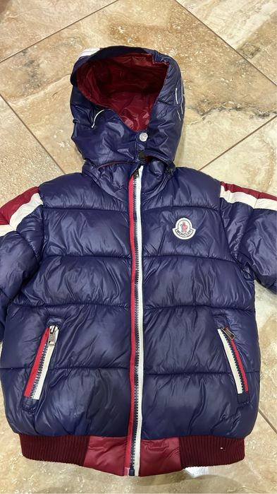 Пухова зимова куртка на хлочика 104р