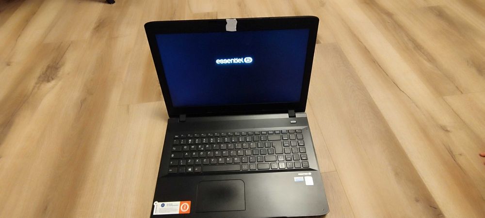 Laptop essentiel smart mouv 1508-1