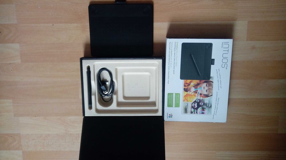 Wacom Intuos Photo Preto Pen e Touch S - Mesa gráfica