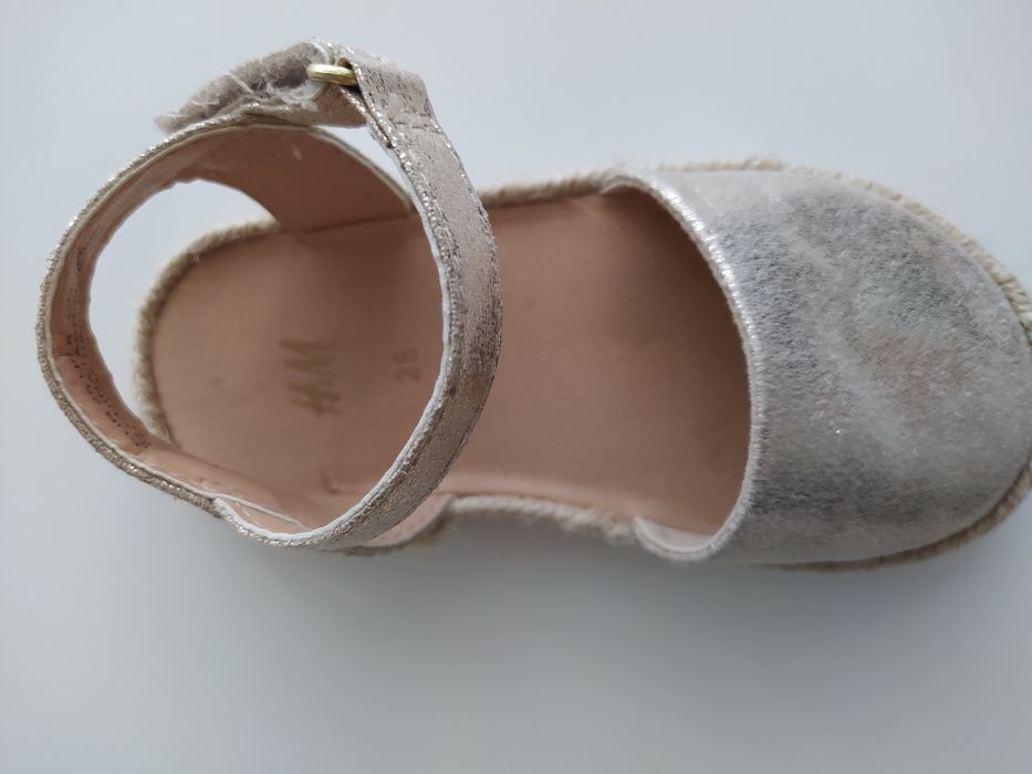 Alpercatas douradas tam. 25